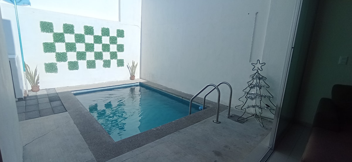 Casa Lagunas COLIMA MEXICO理想的爱彼迎（ Alberca ）