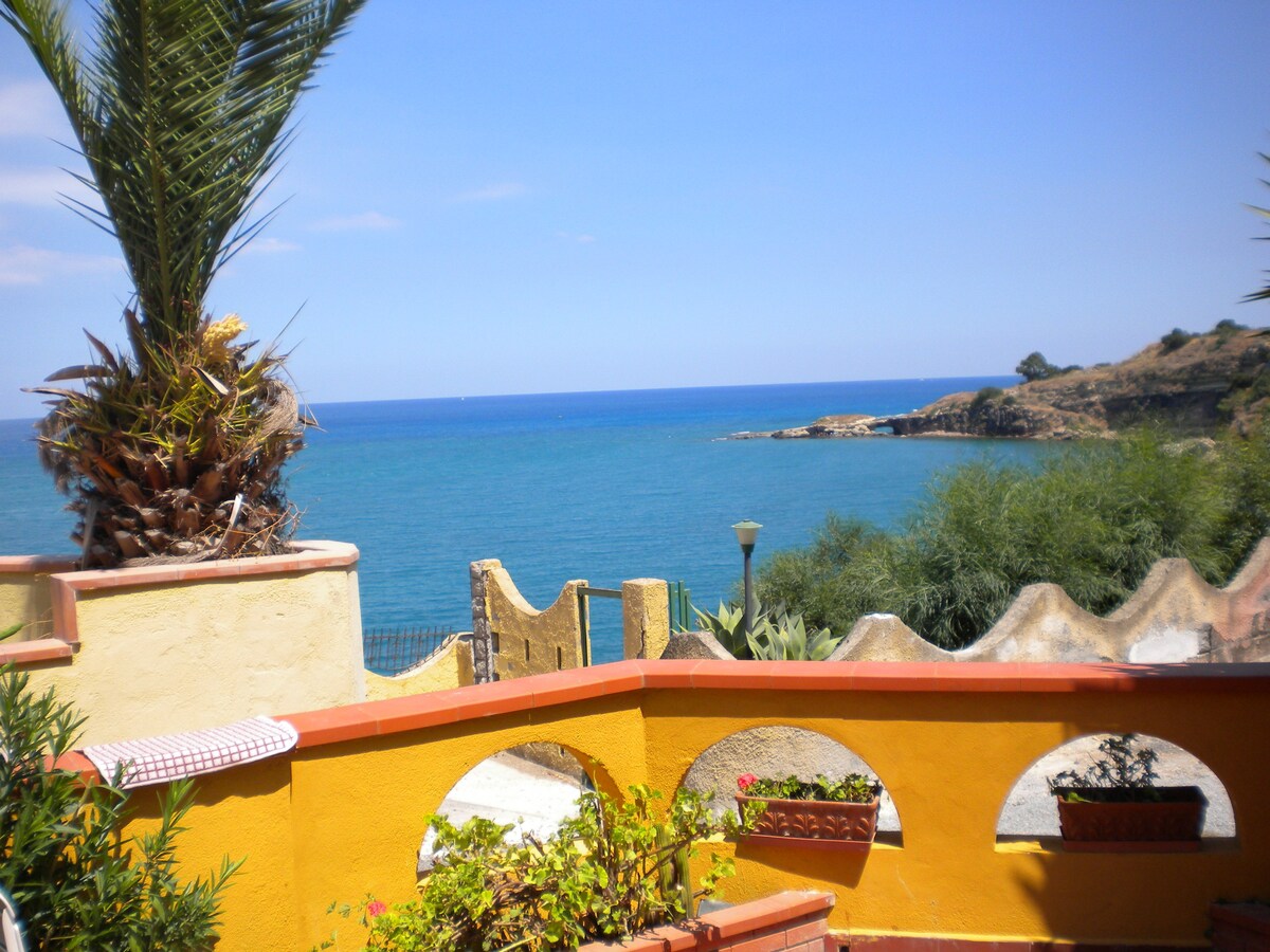 THE House of ROSI View ETNA AND SEA