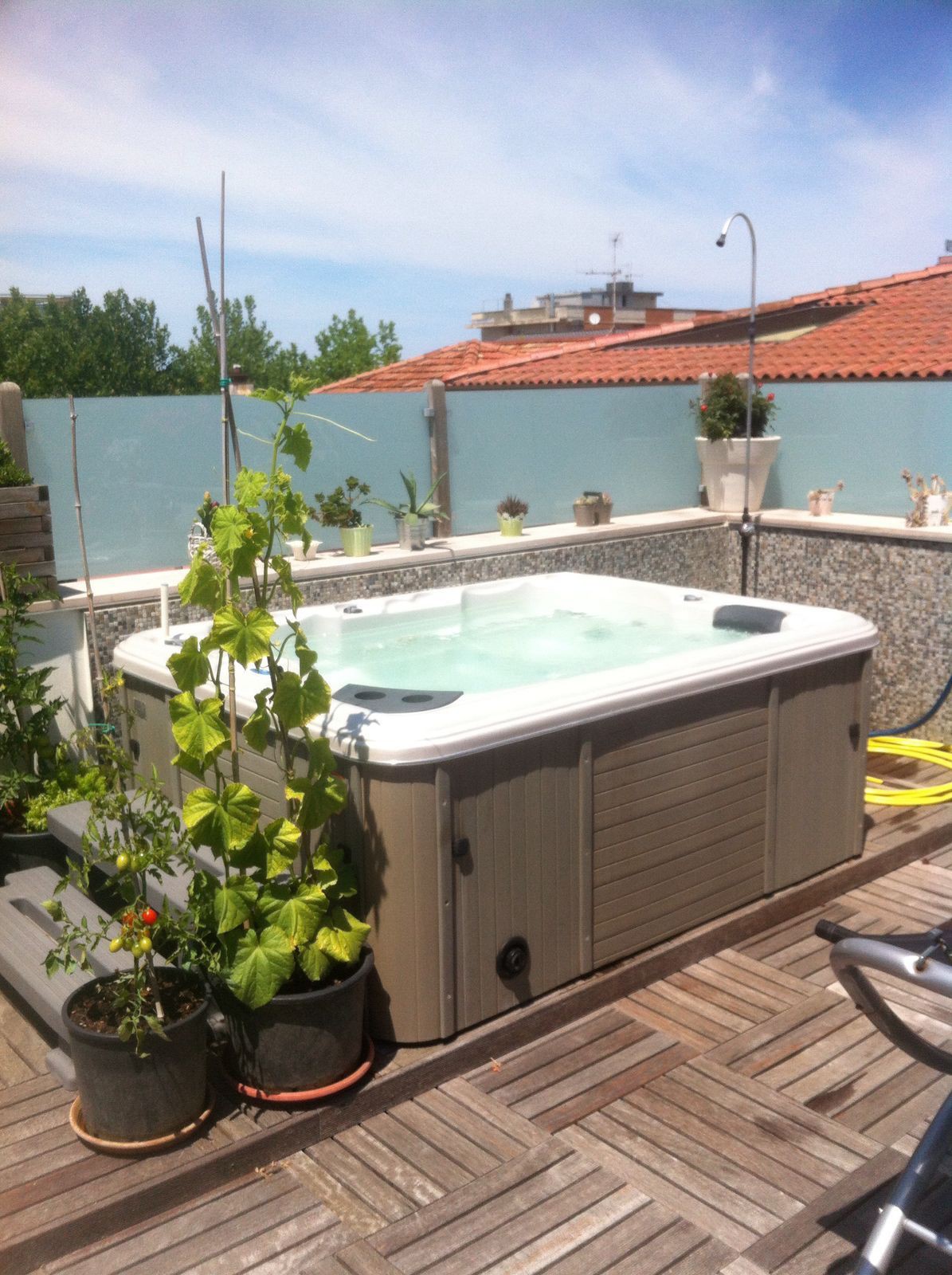 Villamarina带热水浴缸的顶层公寓