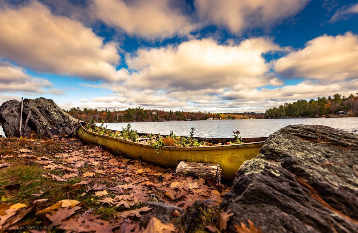 Waterfront cottage at Muskoka