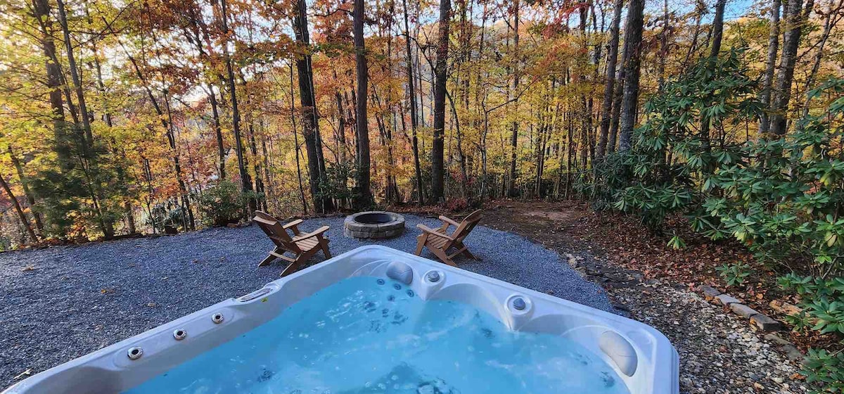 “Firefly” cabin King Bed Hot Tub and Views