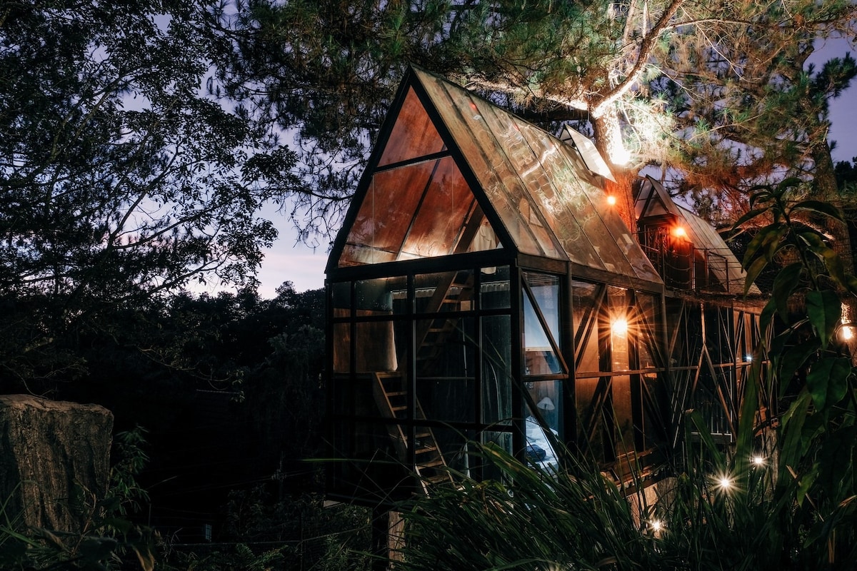 Pine Cone Treehouse at Tudor in the Pines