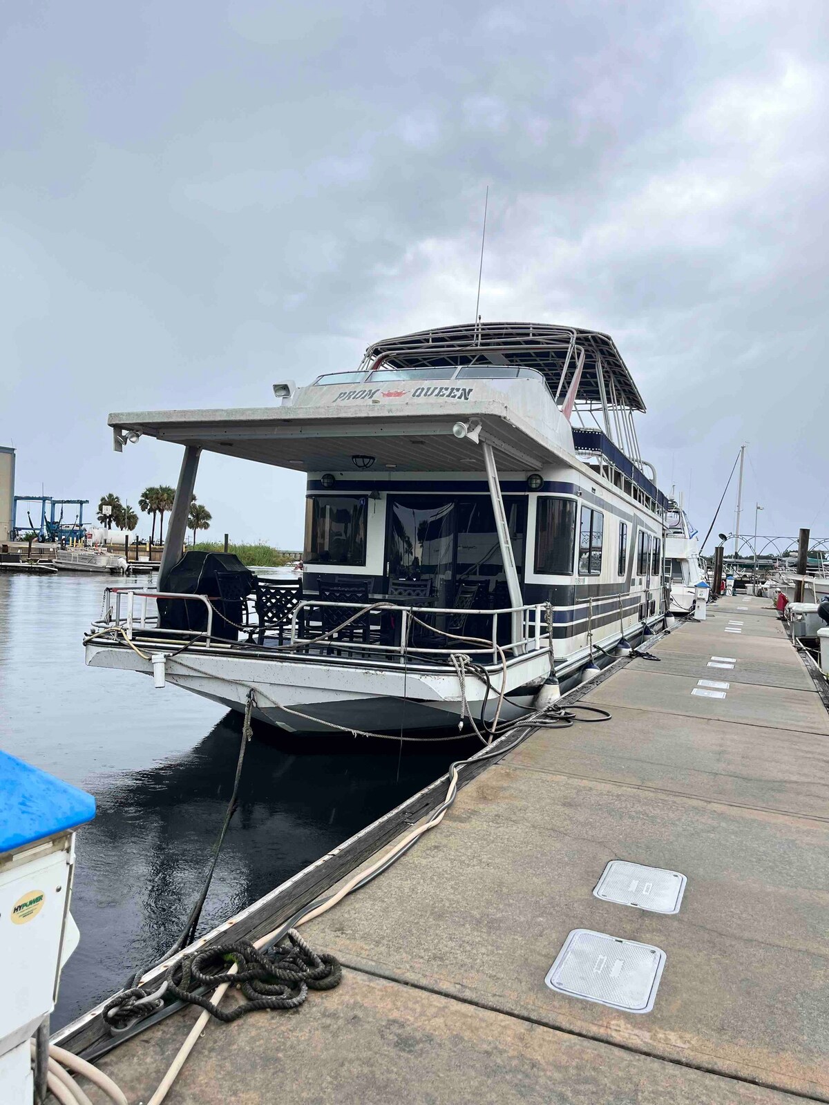 The Prom Queen Houseboat