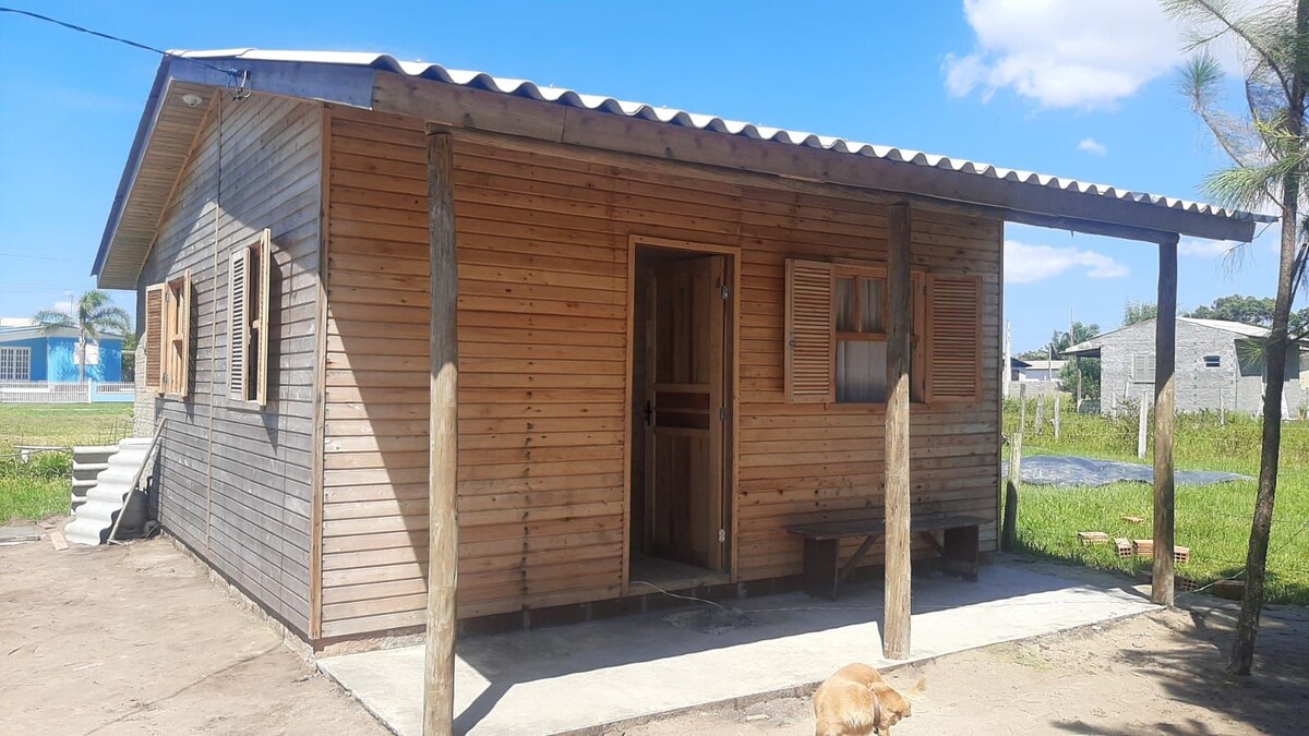 Casa próximo o mar e arrancadão de caminhão arroio