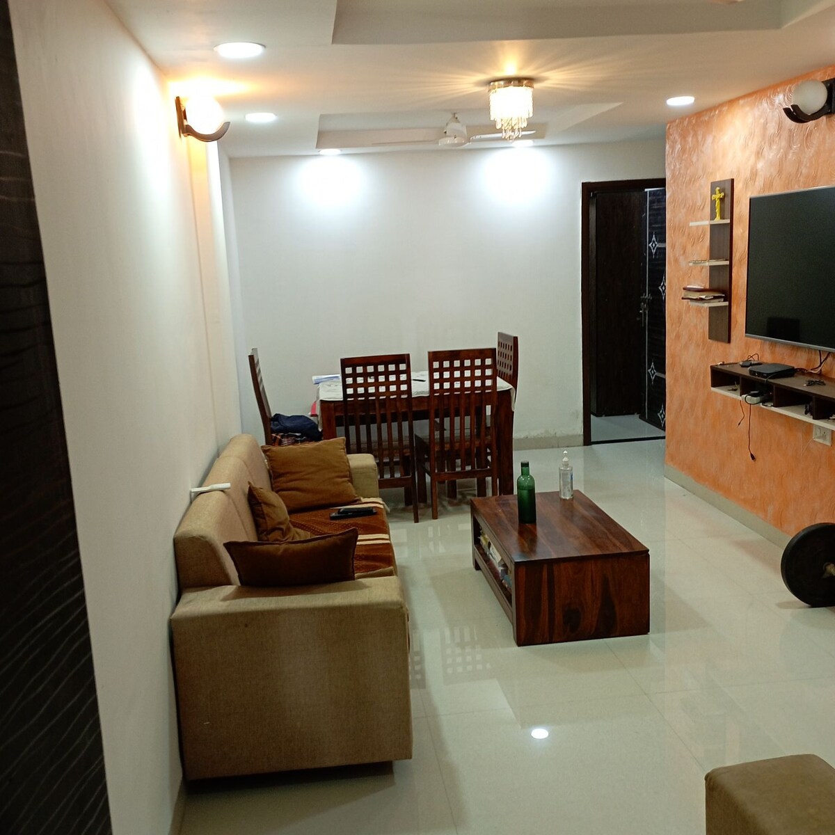 Entire 3 Bhk appartment ,best value for 6 guests.