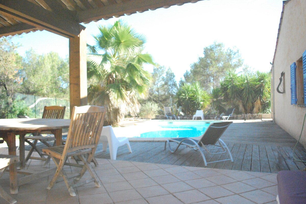 别墅设有私人泳池和花园，位于Niçoise地区