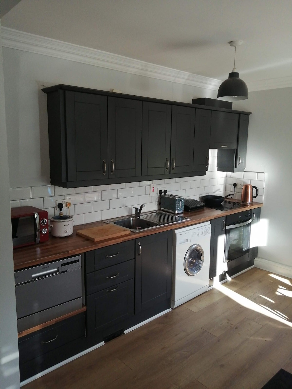 Single room in modern apt just 2 miles from Bantry