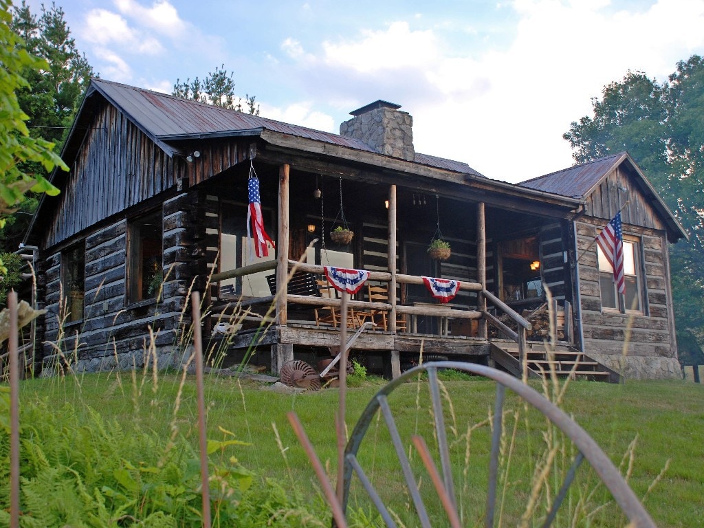 Rustic Log Cabin with Spectacular Views