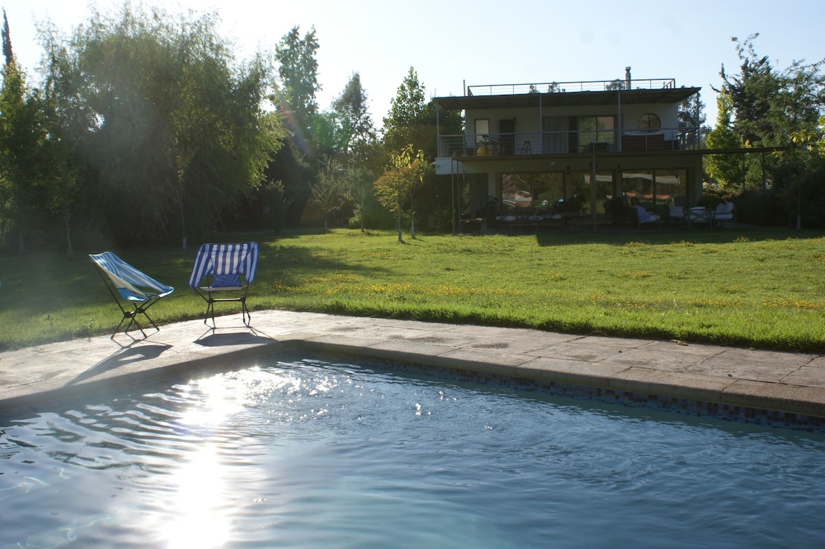 Parcela con piscina y casa para descanso