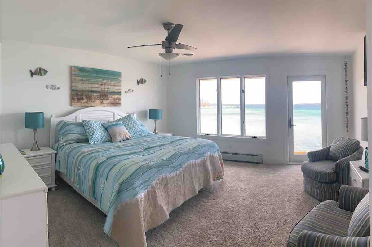 Harbor House Beach Room
