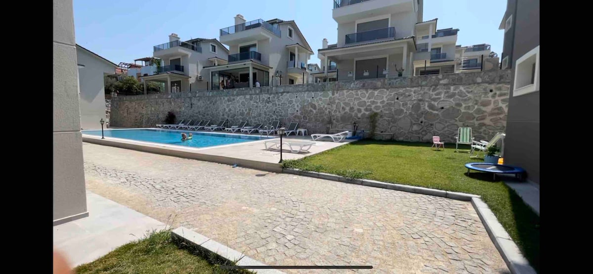Modern villa with sea view +pool