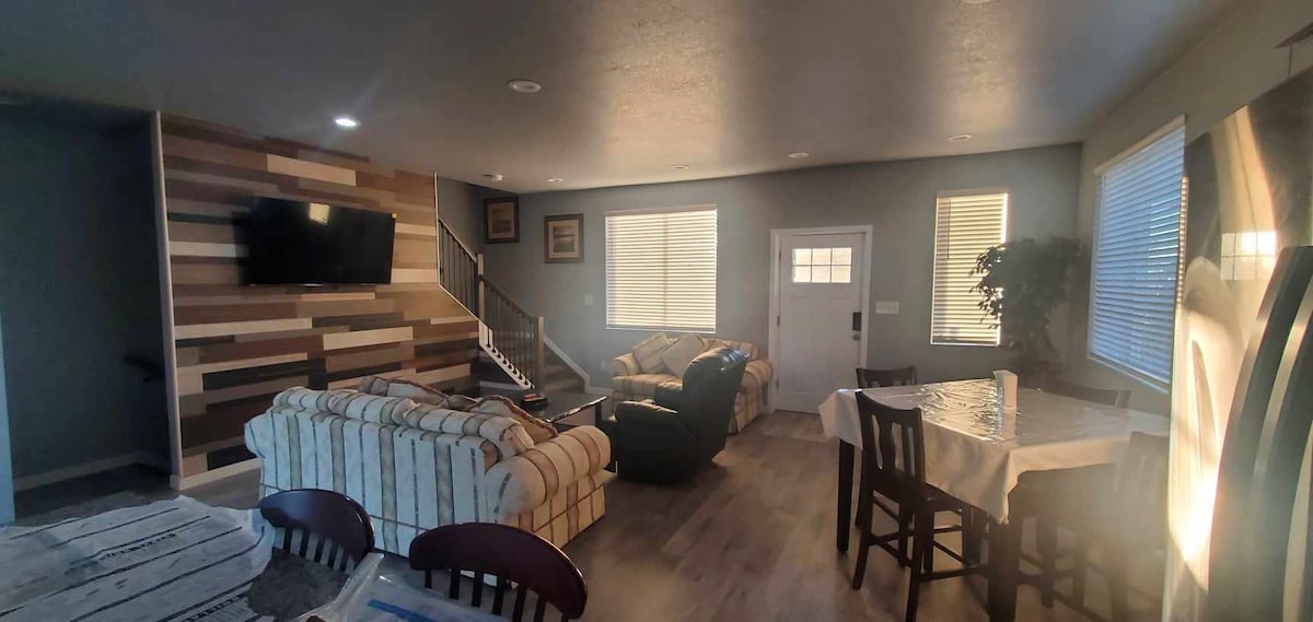 Beautiful Duplex in Commerce City