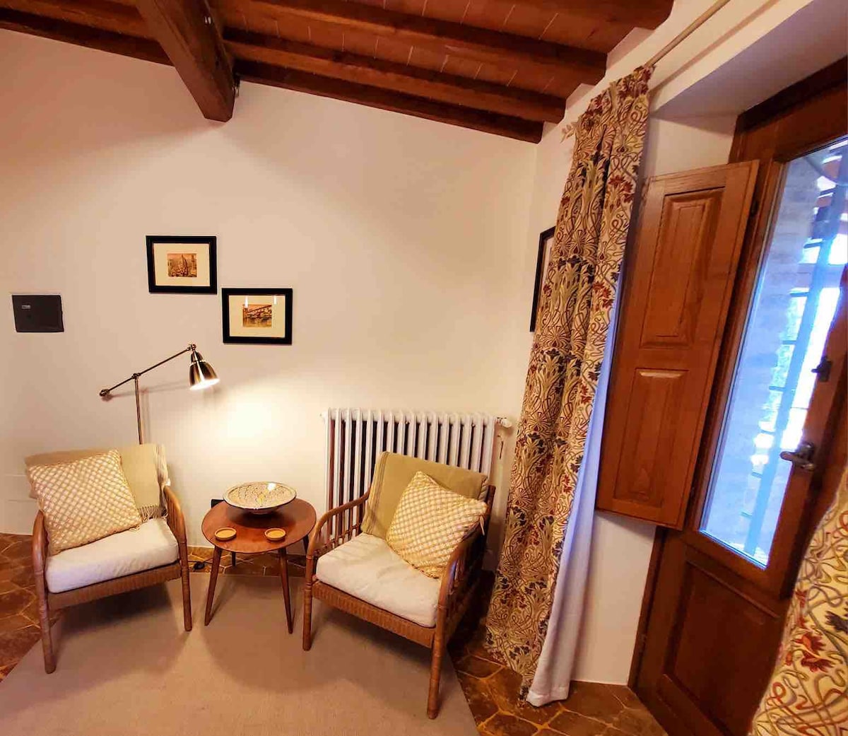 Luxury Tuscan farm stay, 1 - bedroom with a pool