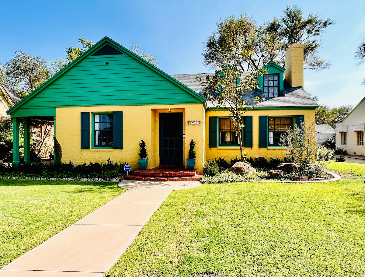 806 Yellow House Historic  3BR 2.5BA  Near TTU