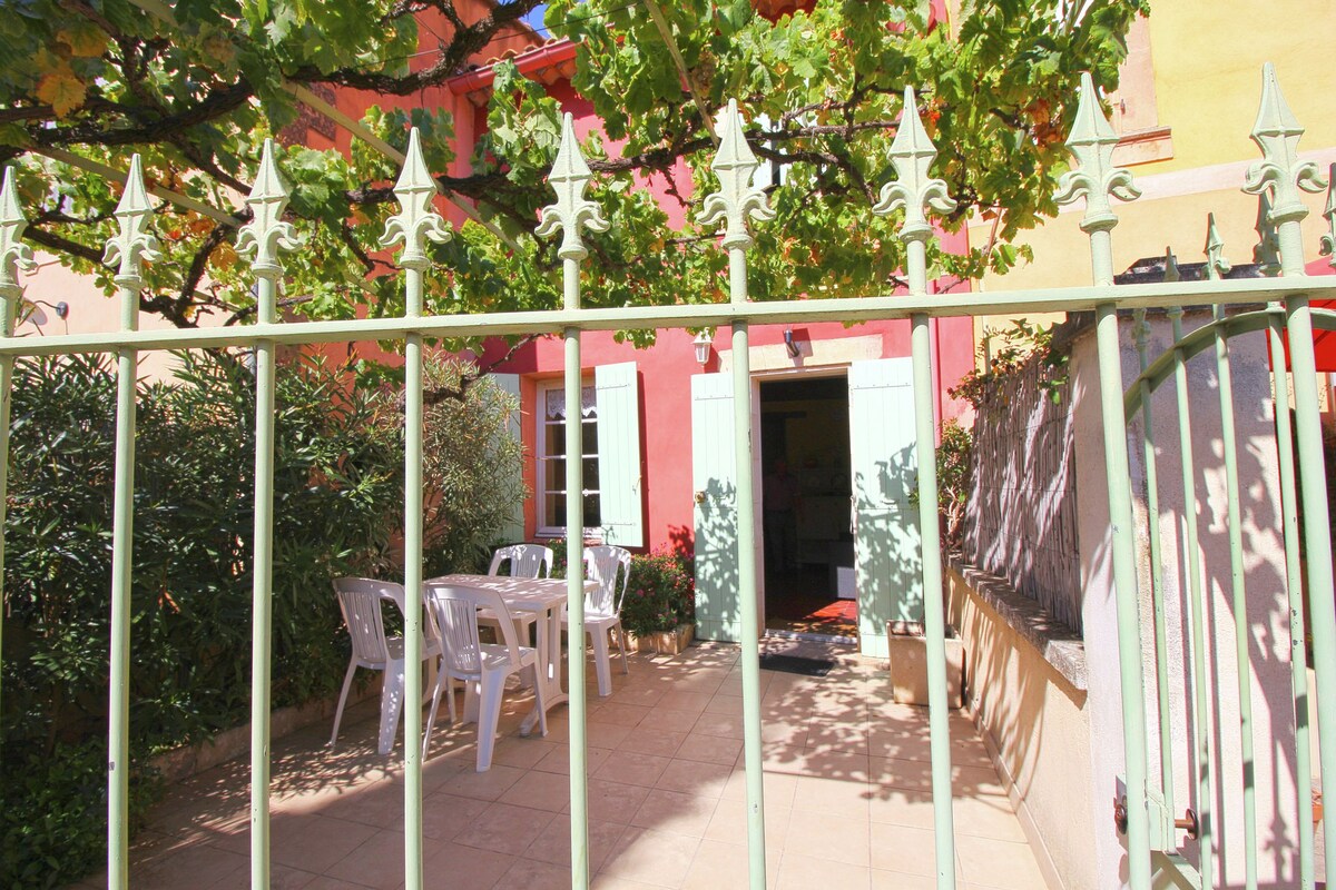 Holiday home in Provence with garden