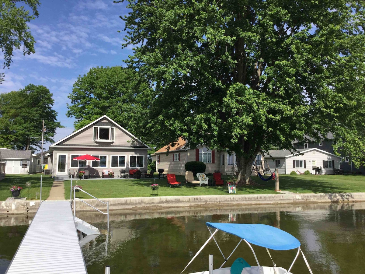 Lakefront Retreat + Recreation/Fitness Barn