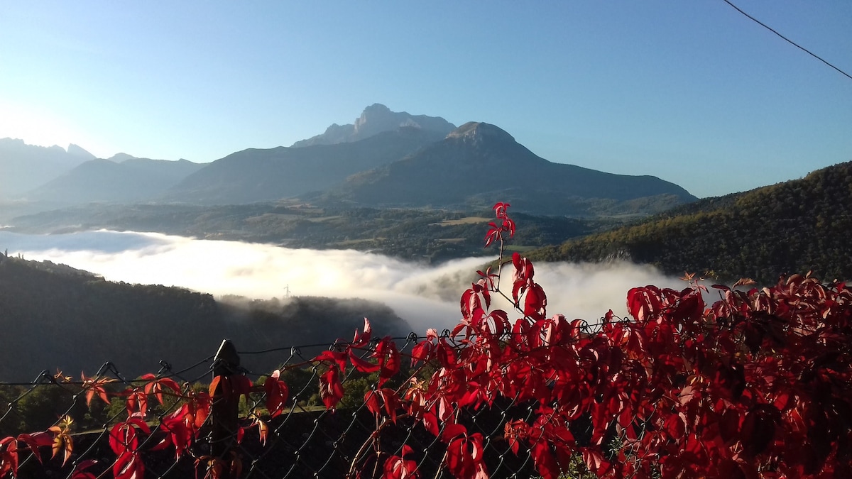 ferme peypelat entre montagne et lacs