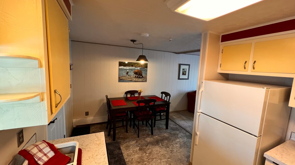 Wild Alaskan 3 Bd Upper公寓，靠近市中心