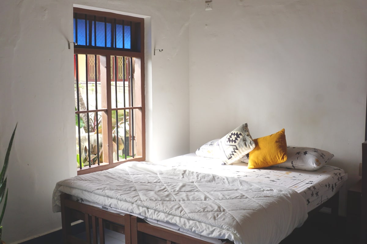 Ingedam- cosy double bedroom in Trivandrum city