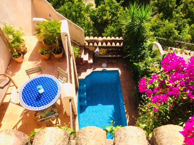 Romantic, Moorish house, pool, terraces nr Granada
