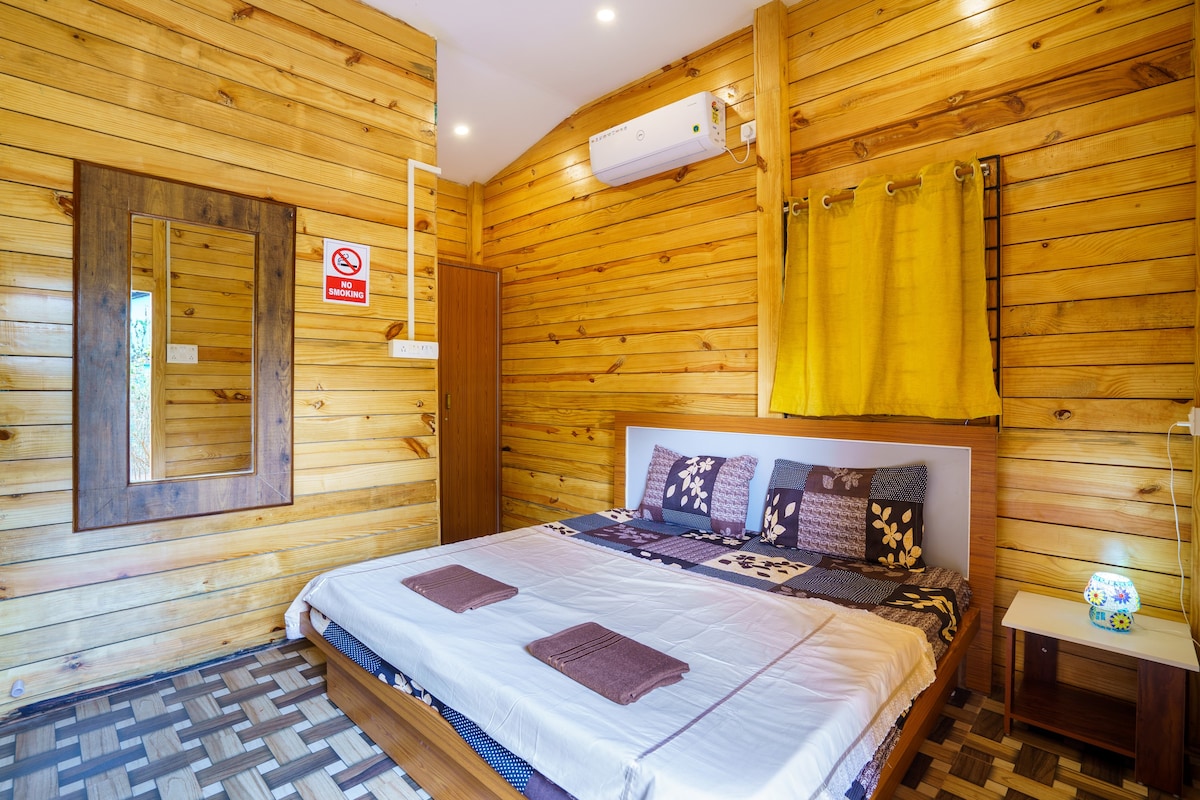 Zuperb wooden cabin in Assagaon, cosy & central