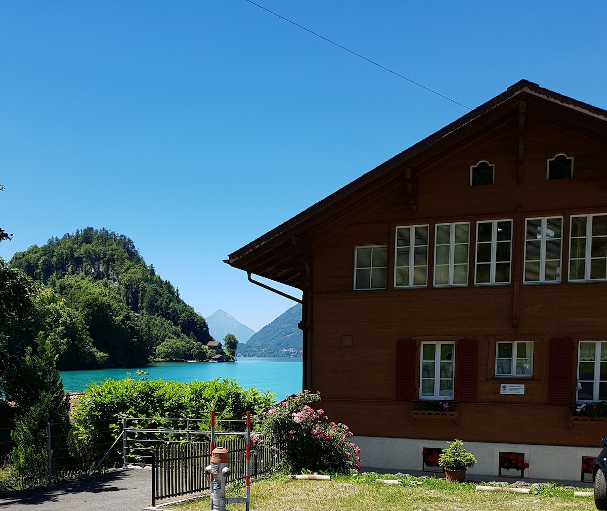 Chalet Glashütte ，直接在Brienz湖上