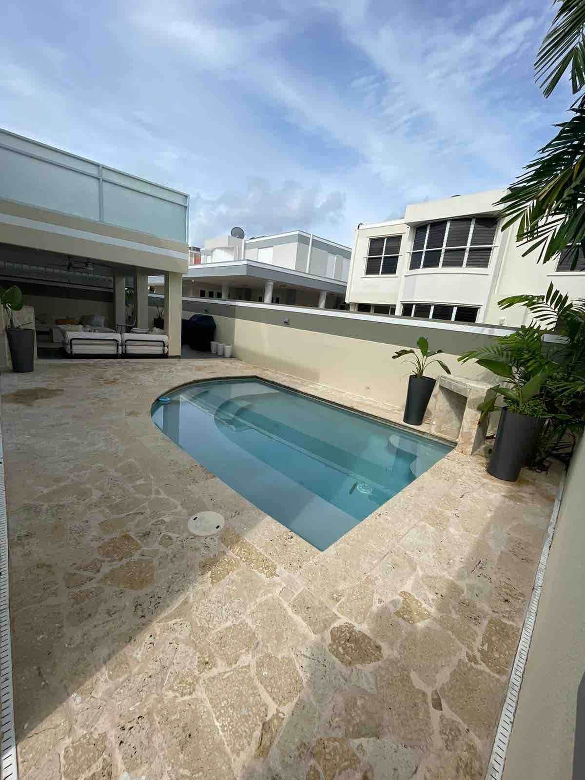 壮观的房子，带游泳池，令人难以置信的设计