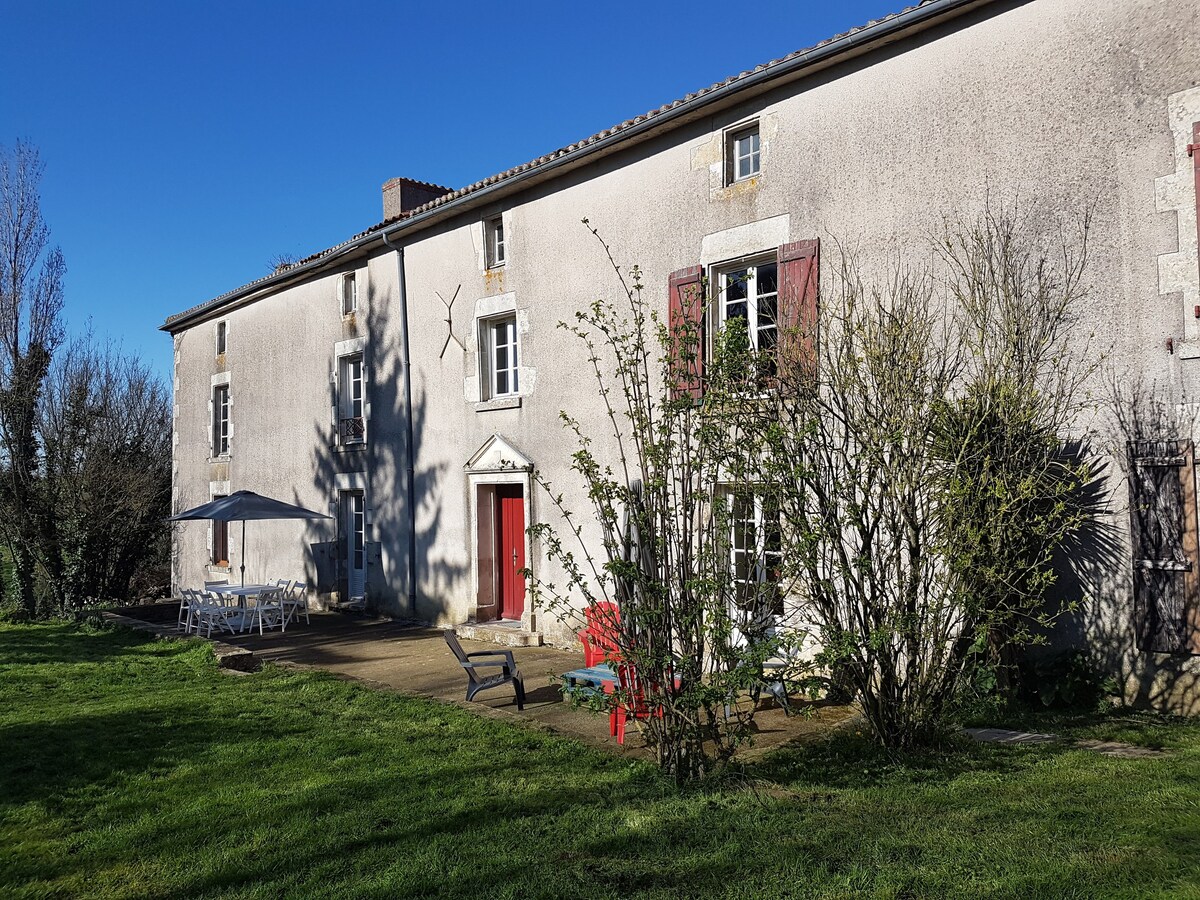 Lodge l 'Logis de L'Ogrie with spa 30分钟Puy du Fou