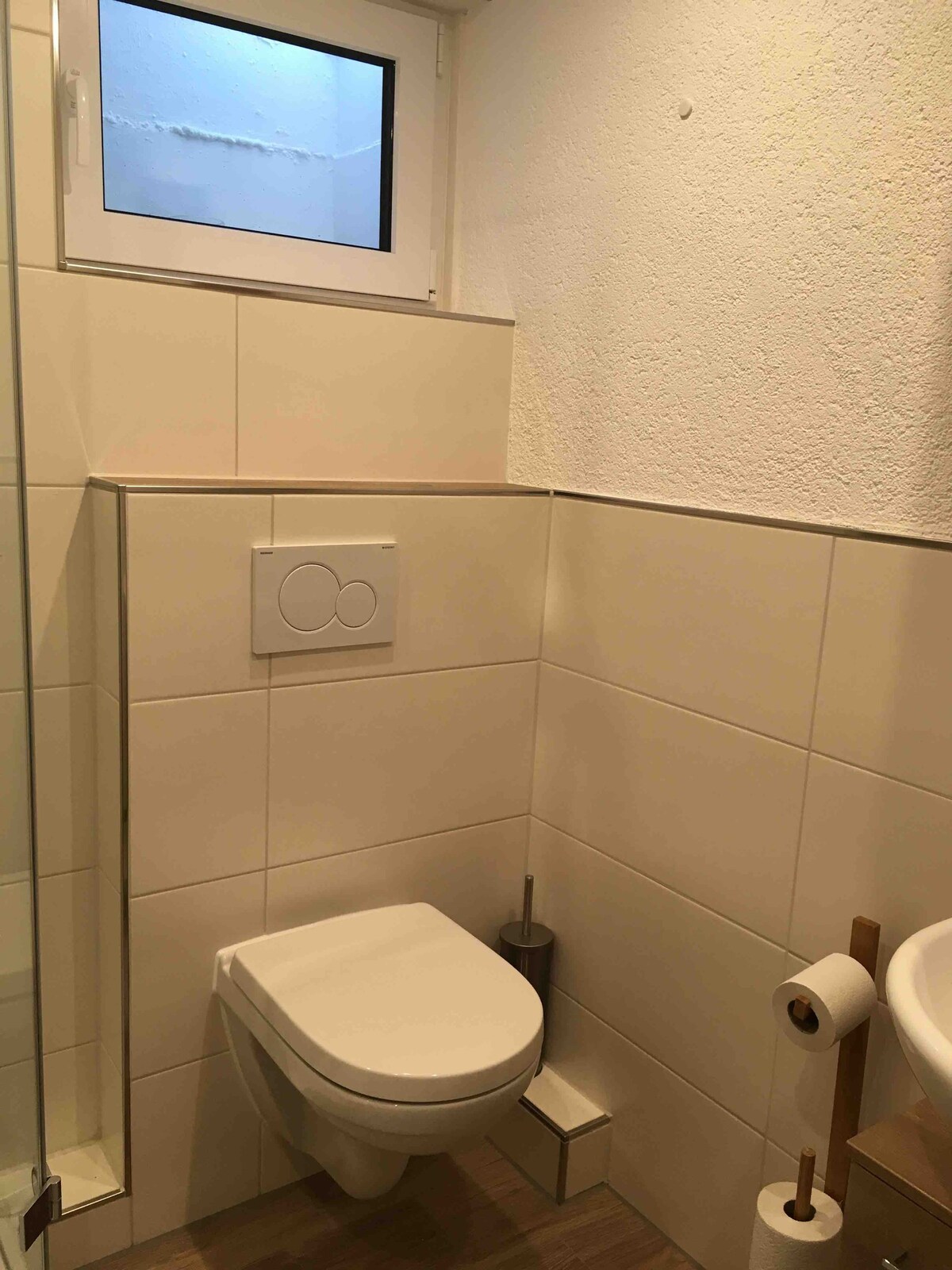 地理位置优越的独立房间，带浴室，位于肯普滕