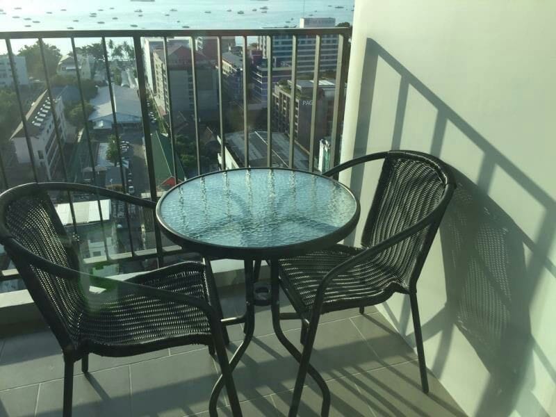 芭提雅市中心base公寓，two bedrooms,swimming pool,sea view 琳