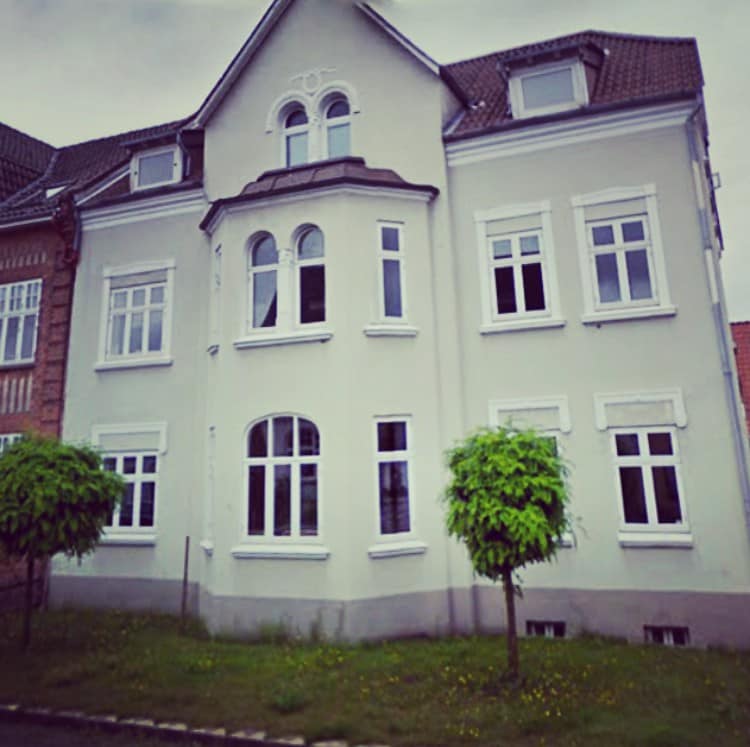 位于Tønder市中心的宽敞精品公寓