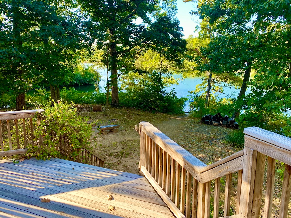 Modern Lakehouse, Private Dock near Harpers Ferry