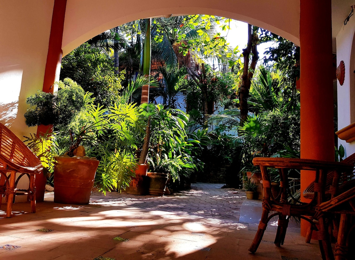 El Jardín # 8 ：带阳台和空调的舒适卧室！