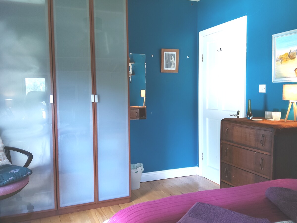 1 double bedroom in lovely bright home