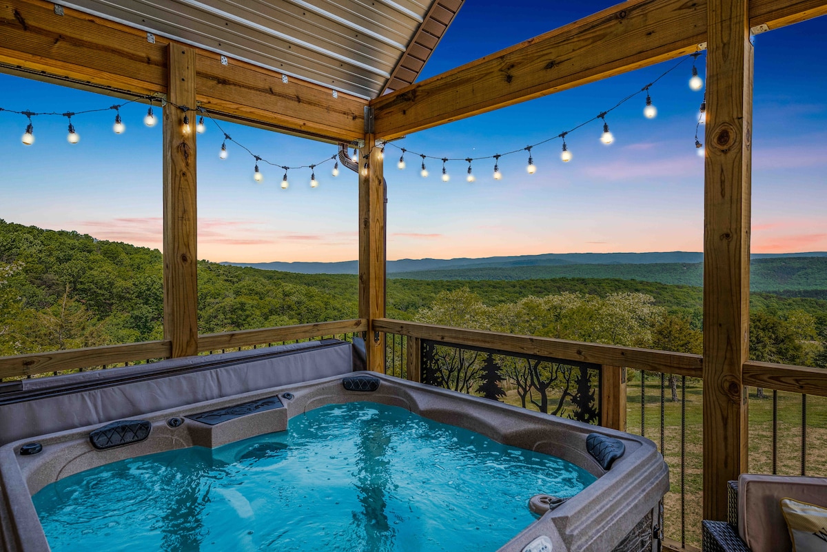 Eagles Nest Treehouse w/Hot tub