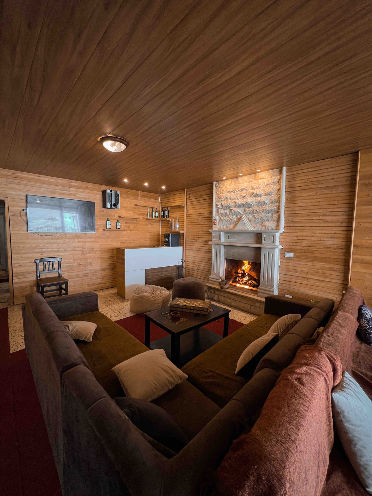 Snowpeak is a cheerful chalet located in arz