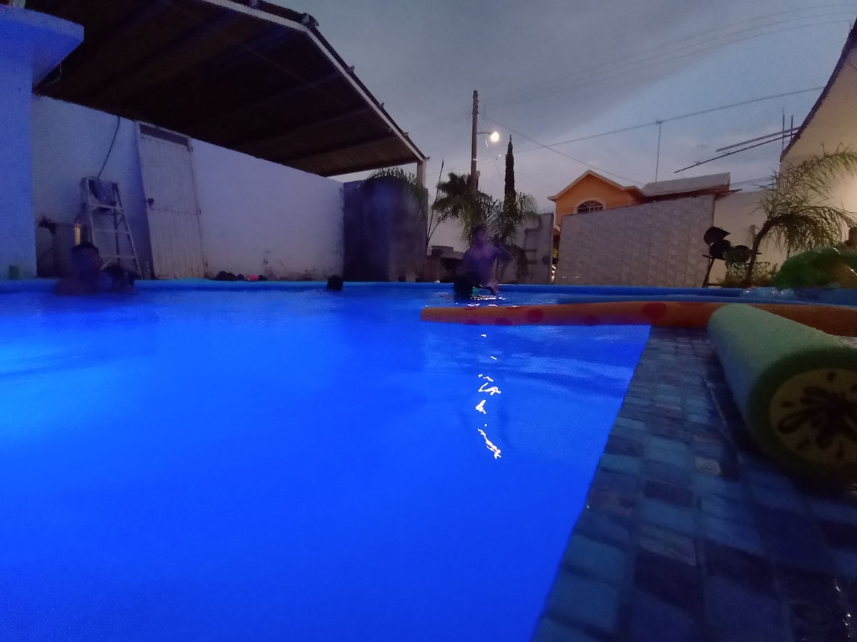 Linares的游泳池
