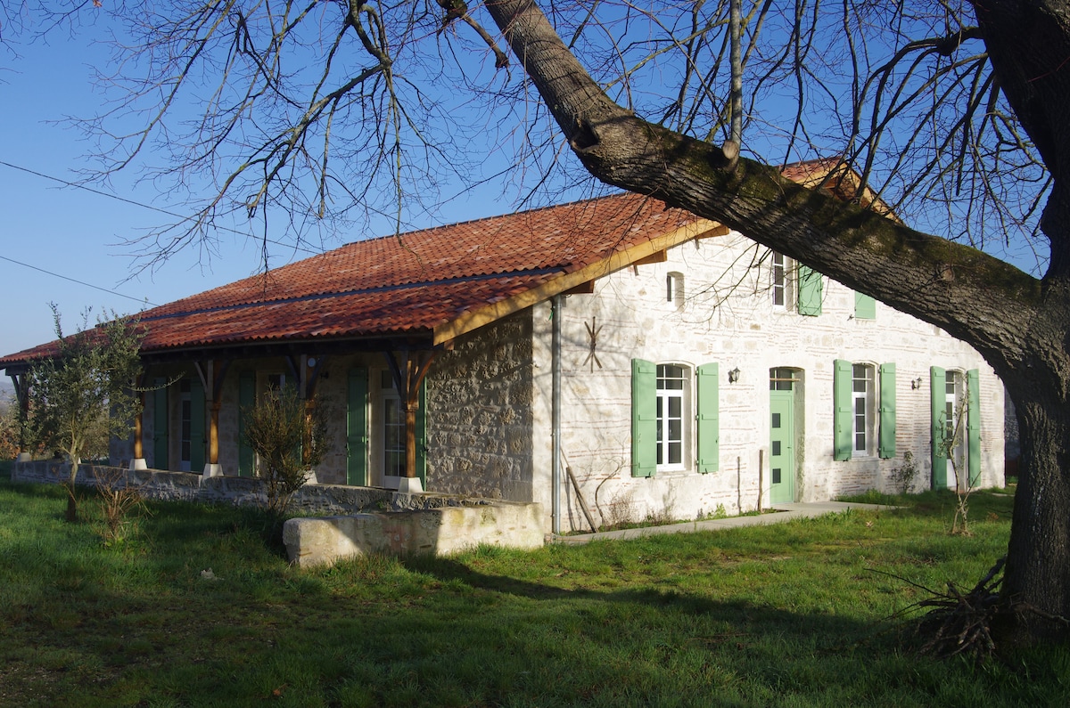 Bourran : appart. neuf 4 pers + 2 , vue, piscine