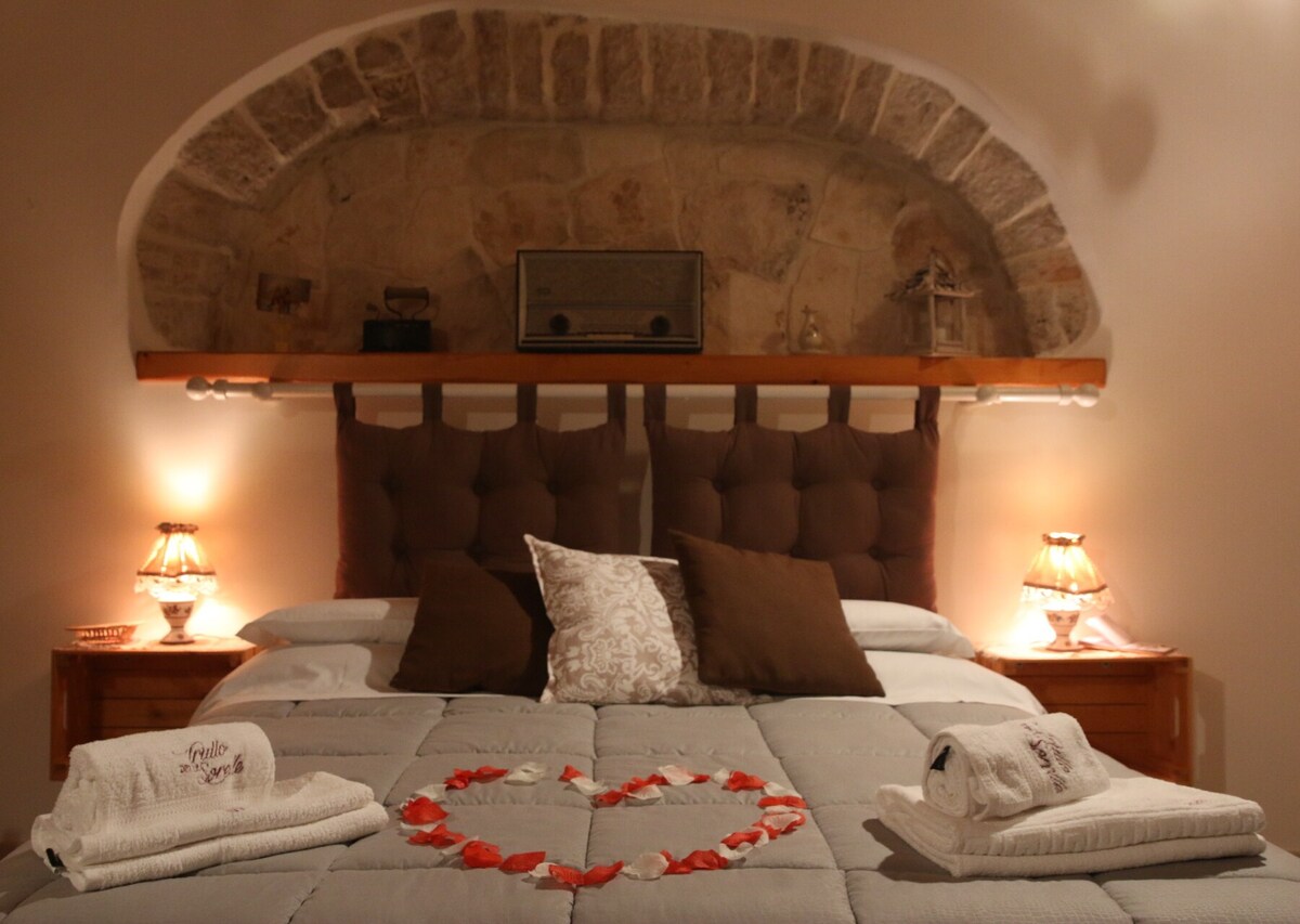 Splendid "Trullo Delle Sorelle" - trulli district