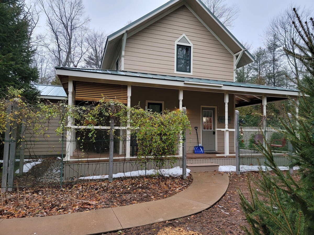 Northern Exposure - Quaint and cozy Oscoda cottage