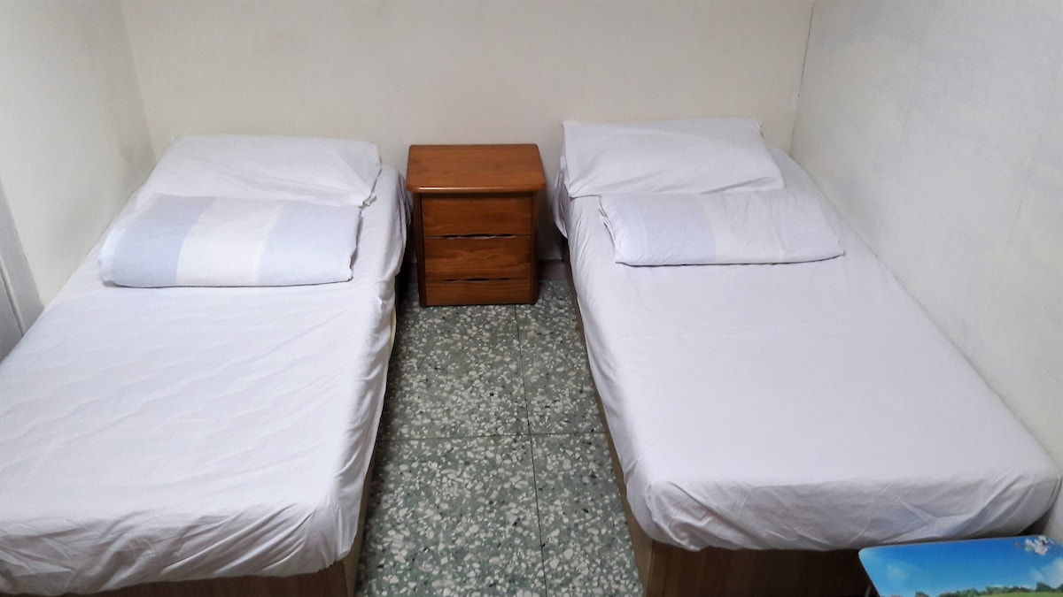 3人房= 3個單人床Triple room 3 single beds 海霞您的家