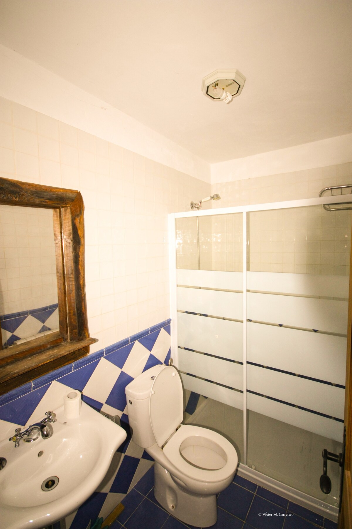 带独立浴室的房间Albergue Valle Do Seo
