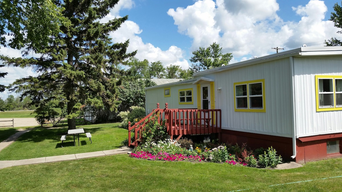 Pipestem Creek Garden Lodging.  Longspur House