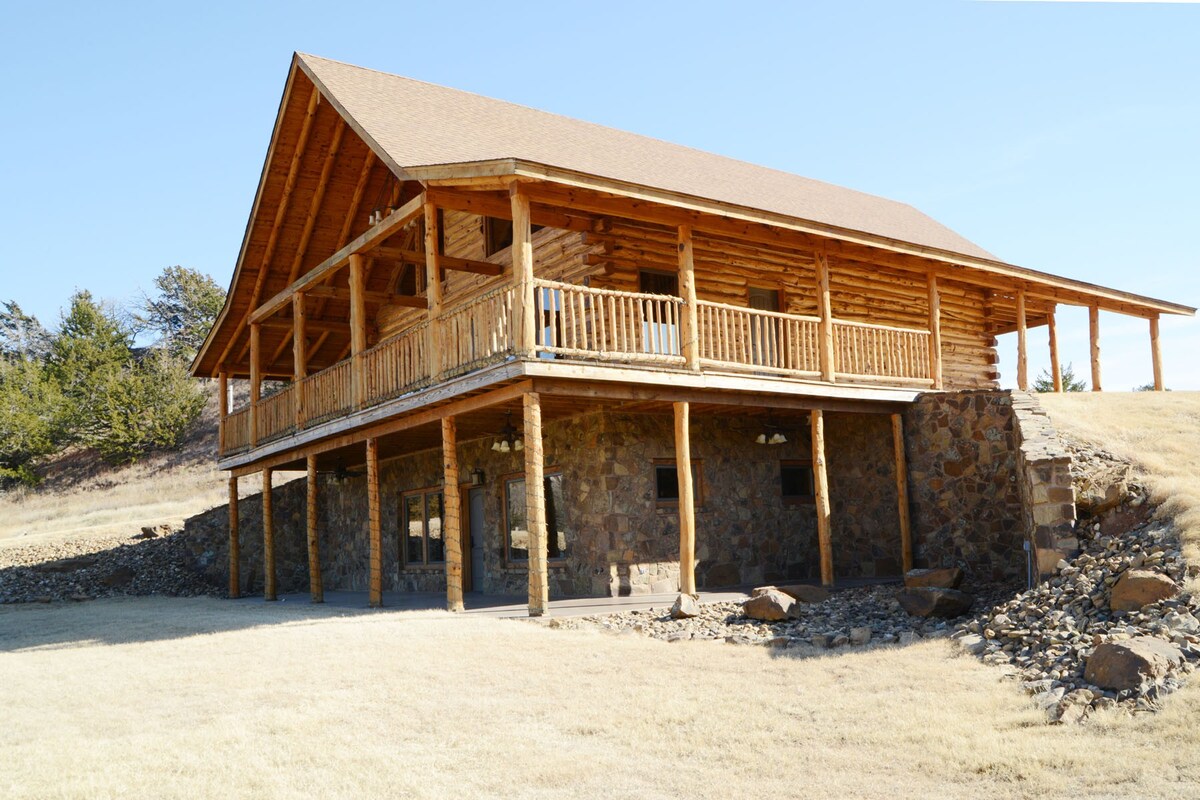 Cedar Haven Lodge-Rustic & Unique