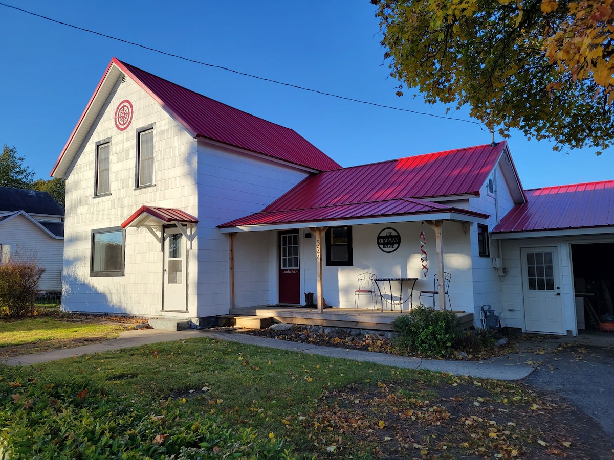 Walk to town-Historic Chapman House-Cheboygan