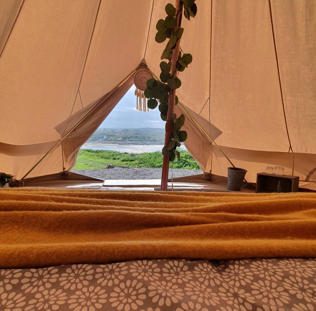 Seaside Escapes West Cork ，美丽的钟形帐篷，毗邻大海，风景优美。