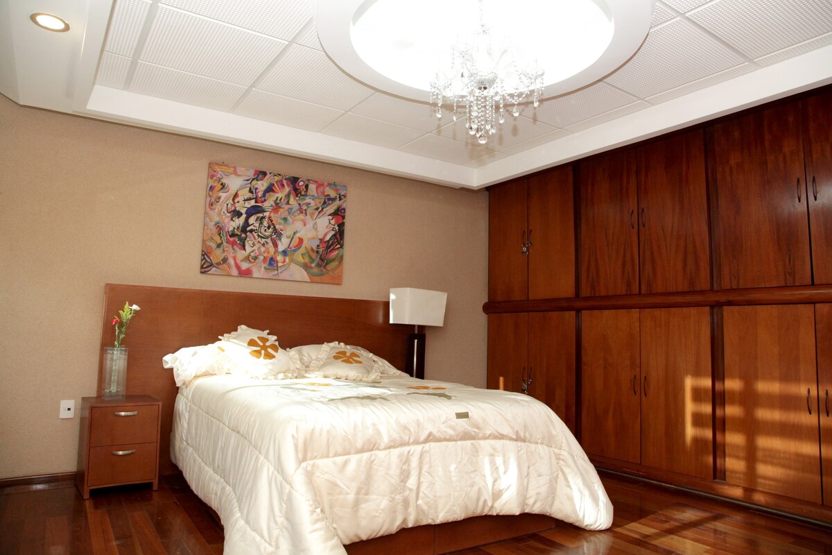 图拉（ Tula ）中心的舒适房间