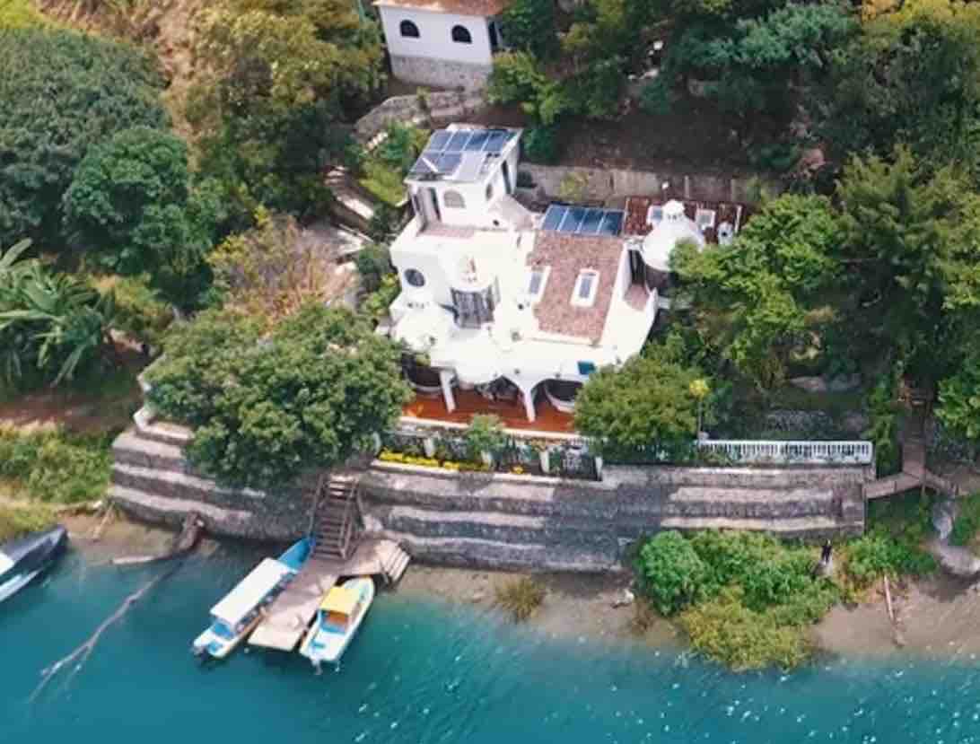 El Castillo en el Lago Atitlán