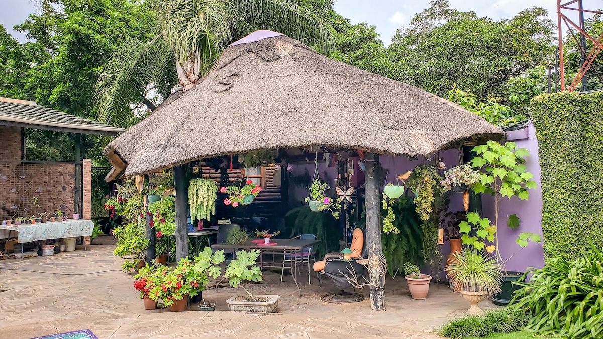 卢萨卡郁郁葱葱的天堂-野生动物园小屋