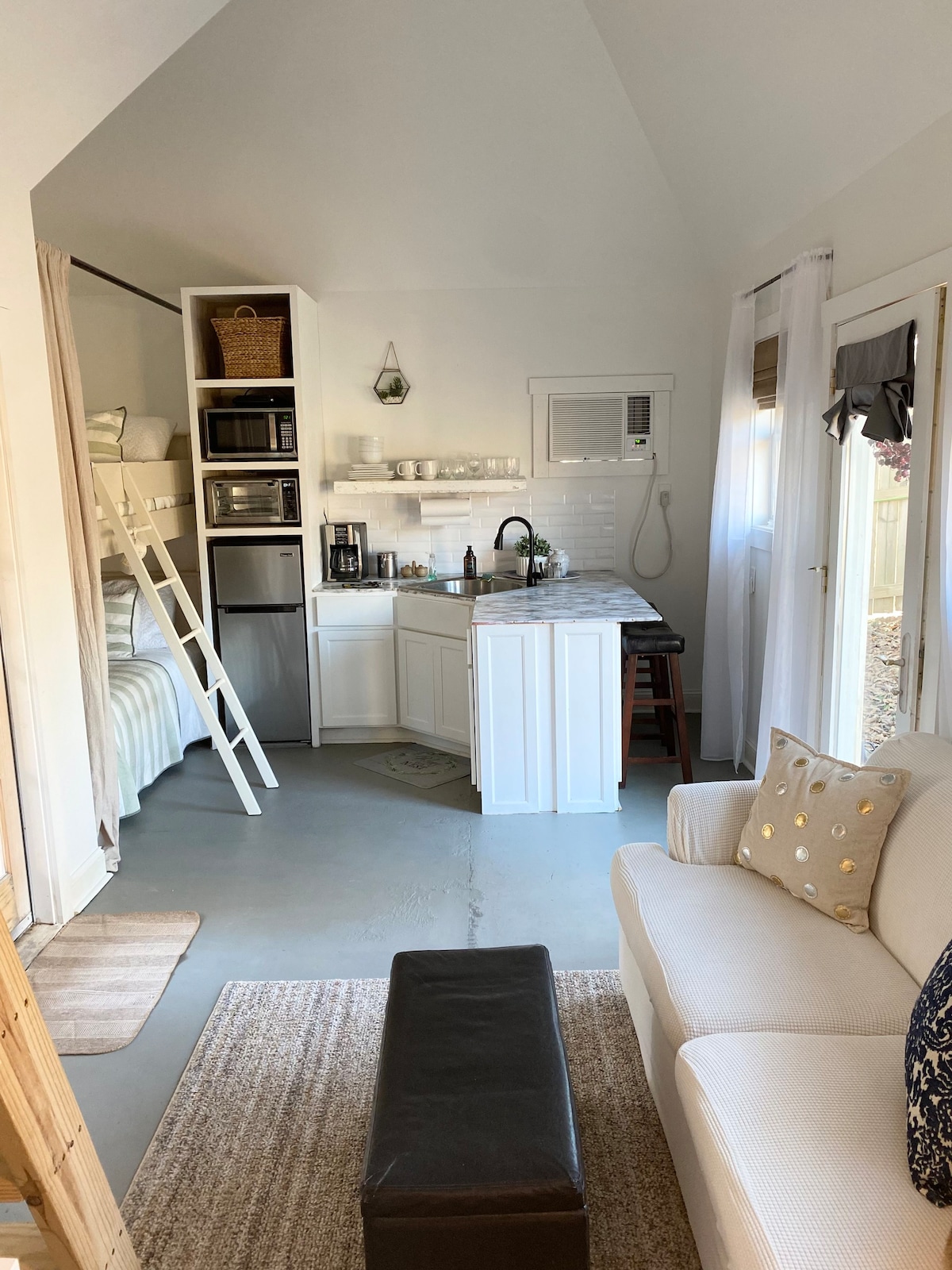 NEW! Bright Tiny Home in Midtown- 1 mile to USM!